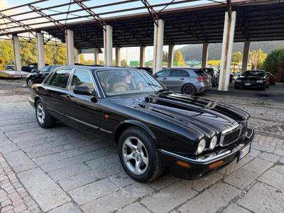 Jaguar XJ 3.2 cat Executive  ISCRITTA ASI Nero usata Arcola