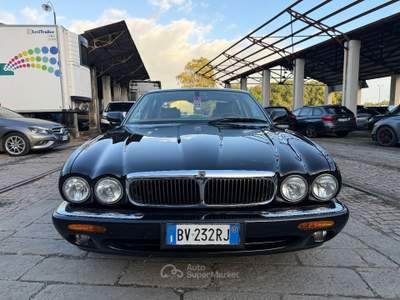 Jaguar XJ 3.2 cat Executive  ISCRITTA ASI Nero usata Arcola