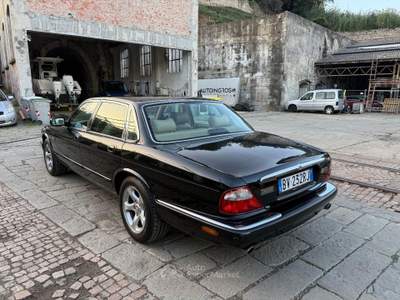 Jaguar XJ 3.2 cat Executive  ISCRITTA ASI Nero usata Arcola