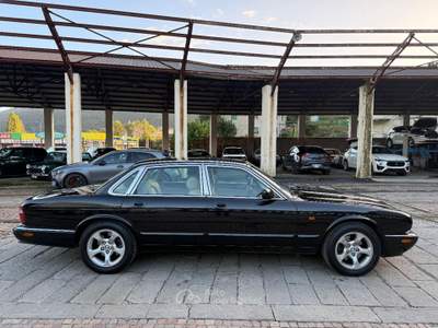 Jaguar XJ 3.2 cat Executive  ISCRITTA ASI Nero usata Arcola