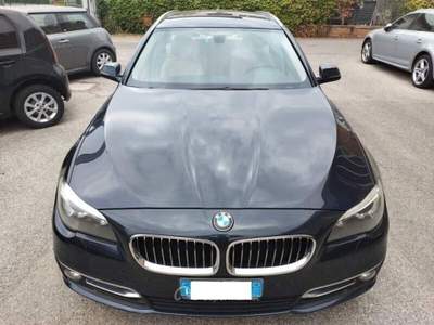 BMW Serie 5 530d 530d xDrive 258CV Touring Luxury Blu/Azzurro usata Ferrara