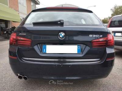BMW Serie 5 530d 530d xDrive 258CV Touring Luxury Blu/Azzurro usata Ferrara