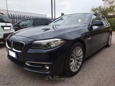 BMW Serie 5 530d 530d xDrive 258CV Touring Luxury Blu/Azzurro usata Ferrara