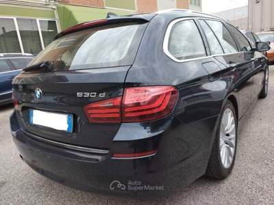 BMW Serie 5 530d 530d xDrive 258CV Touring Luxury Blu/Azzurro usata Ferrara