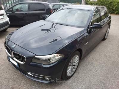 BMW Serie 5 530d 530d xDrive 258CV Touring Luxury Blu/Azzurro usata Ferrara