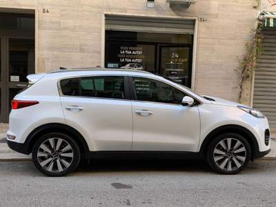 Kia Sportage VGT 2WD **FULL OPTIONAL** Bianco usata Bari