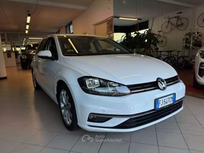 Volkswagen Golf 2.0cc 150CV TDI DSG Bianco usata Villa di Tirano