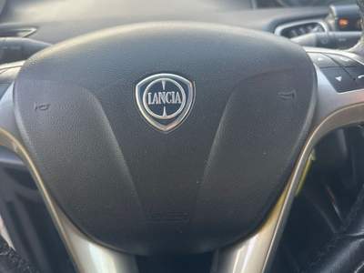 Lancia Ypsilon Auto in perfette condizioni Bianco usata Giugliano in Campania