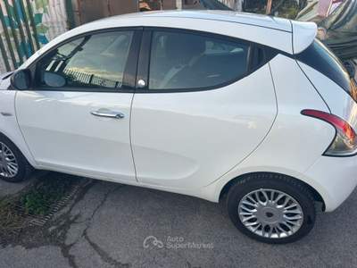 Lancia Ypsilon Auto in perfette condizioni Bianco usata Giugliano in Campania