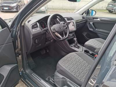 Volkswagen Tiguan 2.0 TDI 150cvSCR DSG Life Iva Detraibile Grigio usata Cercola