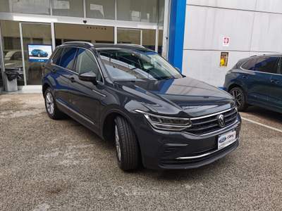 Volkswagen Tiguan 2.0 TDI 150cvSCR DSG Life Iva Detraibile Grigio usata Cercola