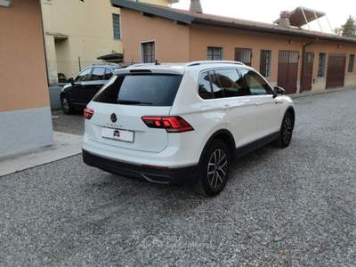 Volkswagen Tiguan 2.0 TDI 150 CV SCR DSG Elegance Bianco usata Pogliano Milanese
