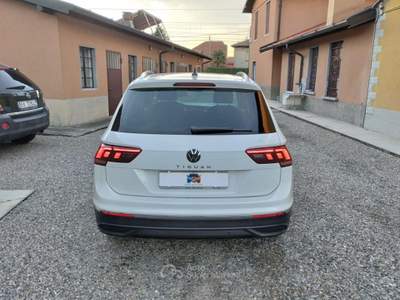 Volkswagen Tiguan 2.0 TDI 150 CV SCR DSG Elegance Bianco usata Pogliano Milanese