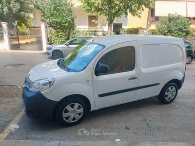 Renault Kangoo 5 porte Stop & Start Limited N1 con coibentazione Bianco usata Valenzano Renault Kangoo 5 porte Stop & Start Limited N1 con coibentazione Bianco usata Valenzano