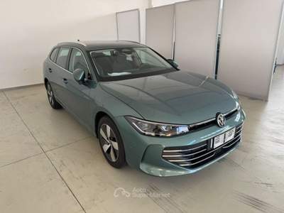 Volkswagen Passat 1.5 eTSI 150 CV DSG Business Verde usata Alba