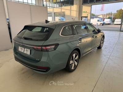 Volkswagen Passat 1.5 eTSI 150 CV DSG Business Verde usata Alba