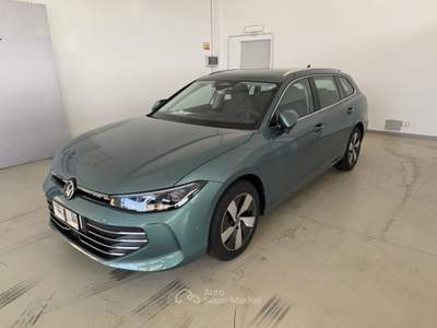 Volkswagen Passat 1.5 eTSI 150 CV DSG Business Verde usata Alba