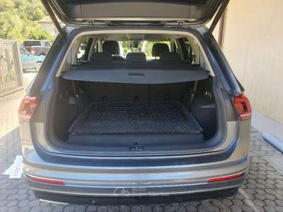 Volkswagen Tiguan Allspace 2.0 TDI R-Line 150cv 4Motion DSG 7 posti Grigio usata Dubino