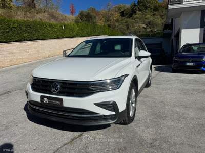Volkswagen Tiguan Tiguan 2.0 TDI 150CV SCR DSG Life Bianco usata Agnone