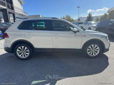 Volkswagen Tiguan Tiguan 2.0 TDI 150CV SCR DSG Life Bianco usata Agnone