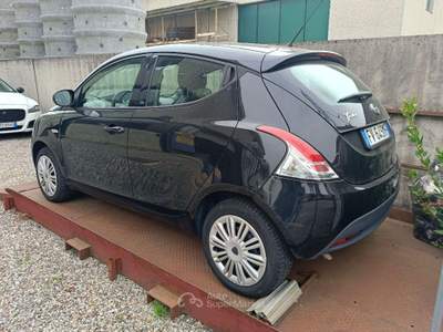 Lancia Ypsilon  1.2 69 CV 5p. Gold Nero usata Lomazzo