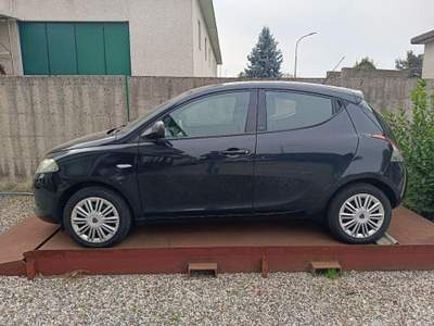 Lancia Ypsilon  1.2 69 CV 5p. Gold Nero usata Lomazzo