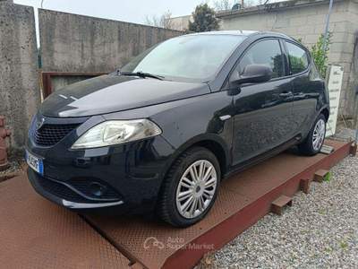 Lancia Ypsilon  1.2 69 CV 5p. Gold Nero usata Lomazzo