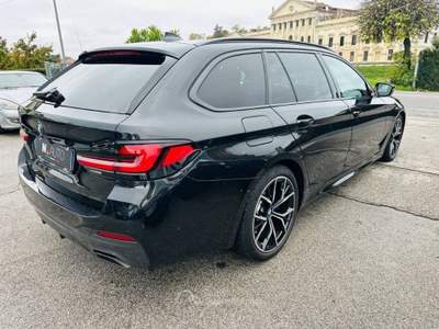 BMW Serie 5 530d d 48V xDrive Touring Msport Nero usata Stra