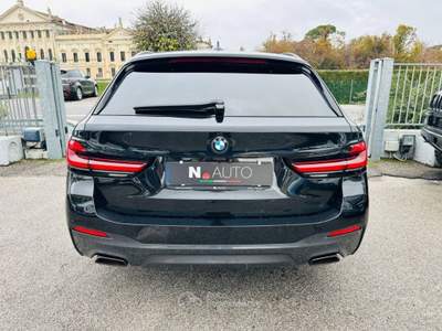 BMW Serie 5 530d d 48V xDrive Touring Msport Nero usata Stra