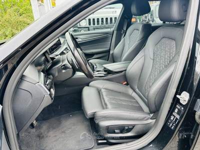 BMW Serie 5 530d d 48V xDrive Touring Msport Nero usata Stra