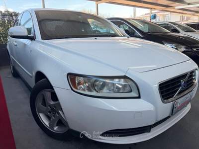 Volvo S40 Momentum 1.6 d 110CV Bianco usata Pozzuoli