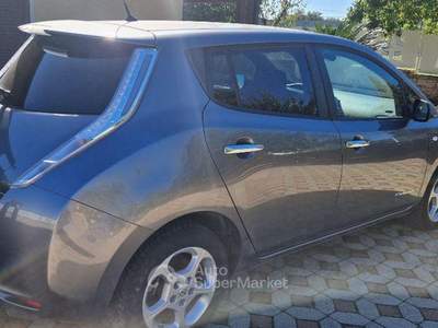 Nissan Leaf Tekna 30KWh Grigio usata Terlizzi