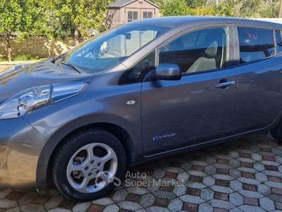 Nissan Leaf Tekna 30KWh Grigio usata Terlizzi