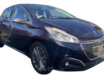 Peugeot 208 1° serie PureTech 82 5 porte Allure Nero usata Oderzo