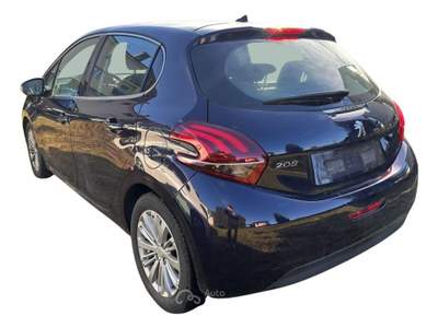 Peugeot 208 1° serie PureTech 82 5 porte Allure Nero usata Oderzo
