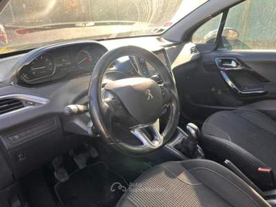 Peugeot 208 1° serie PureTech 82 5 porte Allure Nero usata Oderzo