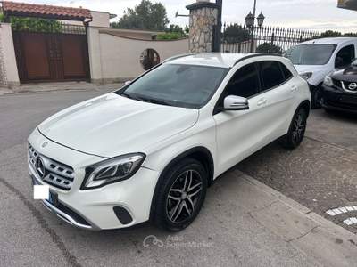 Mercedes-Benz GLA Mercedes-benz GLA 220 d Automatic Premium Bianco usata Caivano