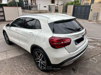 Mercedes-Benz GLA Mercedes-benz GLA 220 d Automatic Premium Bianco usata Caivano