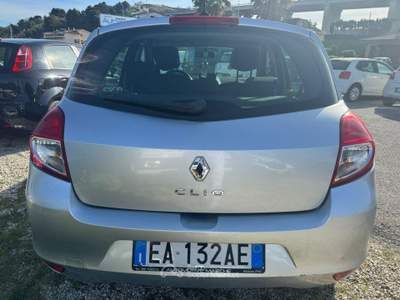 Renault Clio 1.2 16V 5 porte Confort Grigio usata Altidona
