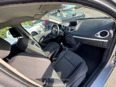 Renault Clio 1.2 16V 5 porte Confort Grigio usata Altidona