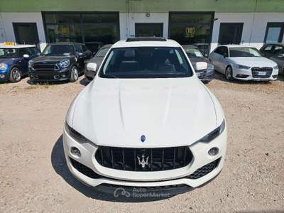 Maserati Levante V6 Diesel 250 CV AWD Granlusso Bianco usata Pesaro