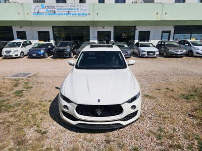 Maserati Levante V6 Diesel 250 CV AWD Granlusso Bianco usata Pesaro