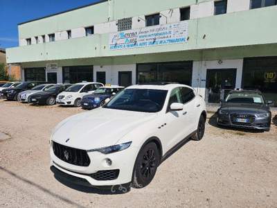 Maserati Levante V6 Diesel 250 CV AWD Granlusso Bianco usata Pesaro