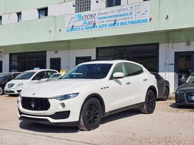Maserati Levante V6 Diesel 250 CV AWD Granlusso Bianco usata Pesaro