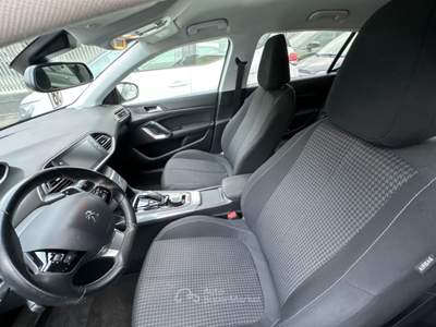 Peugeot 308 S&S EAT8 Business 2020 Bianco usata Cercola