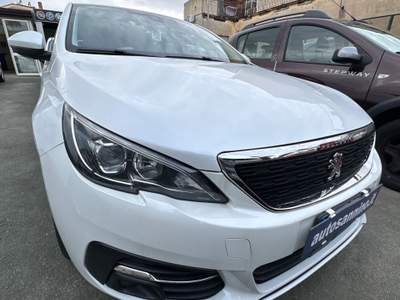 Peugeot 308 S&S EAT8 Business 2020 Bianco usata Cercola