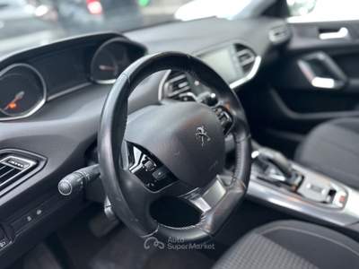 Peugeot 308 S&S EAT8 Business 2020 Bianco usata Cercola