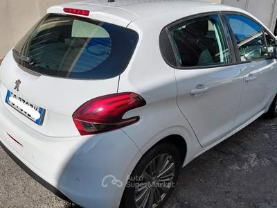 Peugeot 208 5 porte Allure usata Torino