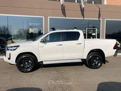 Toyota Hilux 2.8 D-4D A/T 4WD 48V 4 porte Double Cab Lounge Bianco usata Scandiano