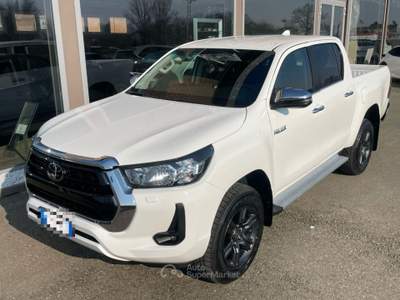 Toyota Hilux 2.8 D-4D A/T 4WD 48V 4 porte Double Cab Lounge Bianco usata Scandiano